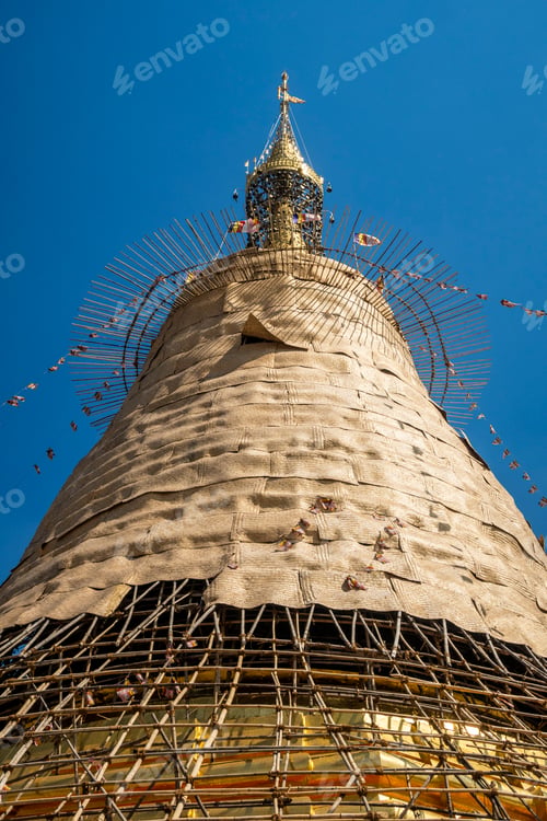 Preview: Bamboo scaffolding surrounds the Shwedagon Pagoda as gold leaf is repaired, Myanma, Yangon.