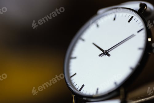 Preview: Closeup of Watch