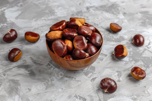 Preview: Fresh organic chestnuts.