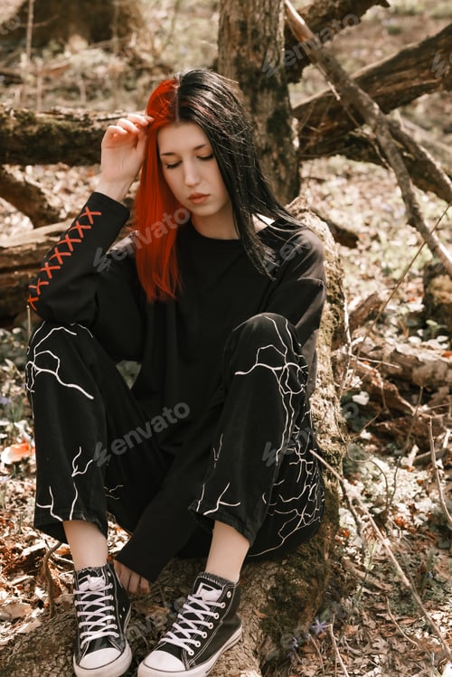 Preview: A young girl is sitting in the park