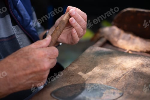Preview: Process of making traditional cigars from tobacco leaves with your hands using a hand device