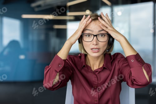 Preview: Stressed woman experiencing burnout working in customer service