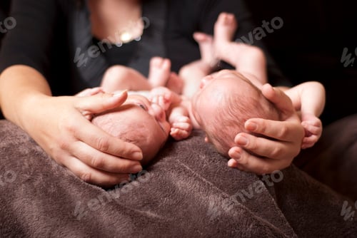 Preview: Newborn twins