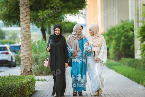 Preview: Arabic women in Dubai