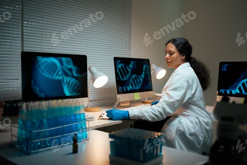 Preview: Female scientist analyzing DNA data in genetic research laboratory