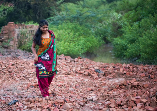 Preview: Happy Indian woman in traditional clothes at outdoor.