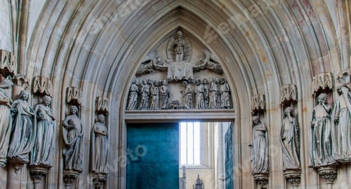 Preview: Beautiful shot of a lot of saints' sculptures inside Magdeburg's cathedral
