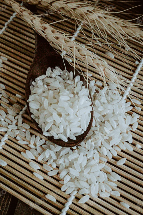 Preview: Cereal rice is scattered on the table