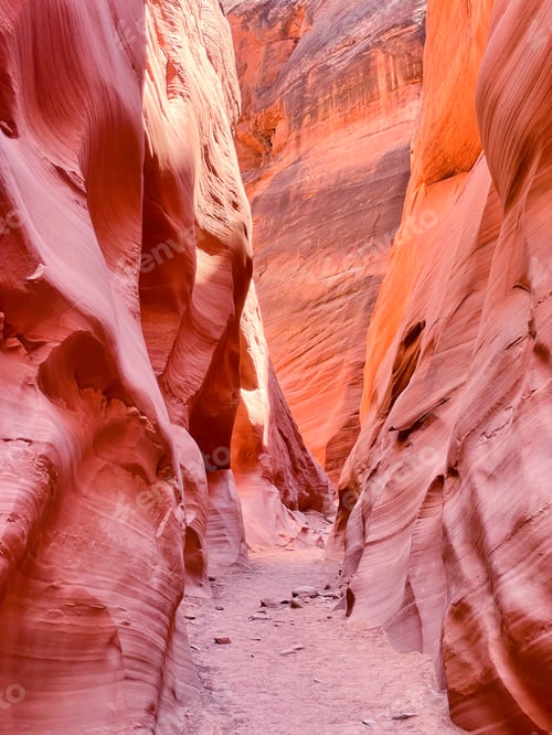 Preview: Hiking in antelope canyon
