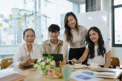 Preview: Young asian modern people in smart casual wear having meeting planning work together as a team