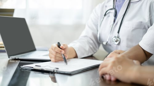 Preview: Female doctors who treat patients make an appointment to listen to the results after a physical exam