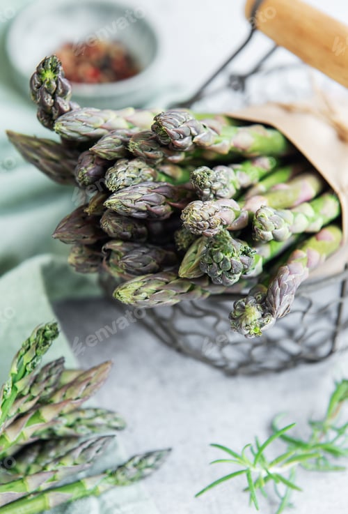 Preview: Bunches of green asparagus
