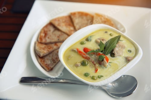 Preview: Thai Food , Green Curry Soup With Roti