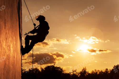 Preview: FRIES combat rappeling