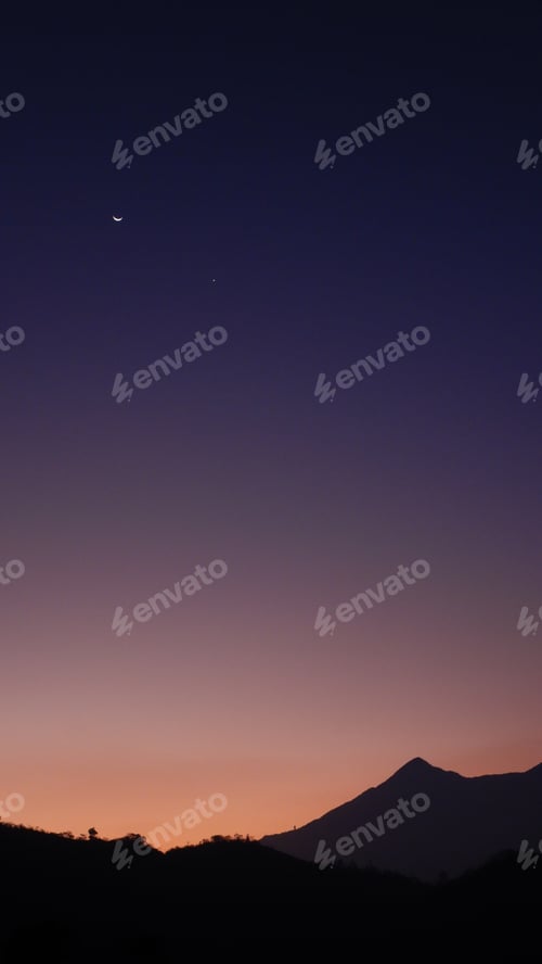 Preview: Vertical shot of scenic sunset at the Eastern Peak in Caracas, Venezuela