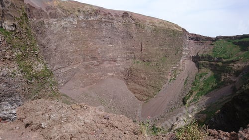 Preview: Italy - June 2019: Legendary volcano Vesuvius - Napoli