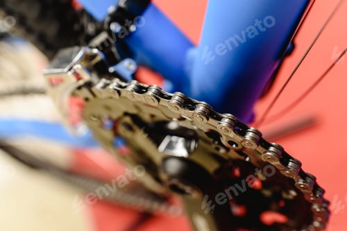 Vista previa: Mountain Bike Groupsets, chain and pedals mounted in its frame.