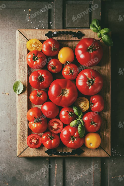 Preview: Ripe fresh tomatoes