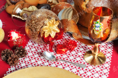 Preview: Decorated Christmas Dinner Table Setting
