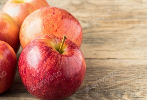Preview: juicy red apples