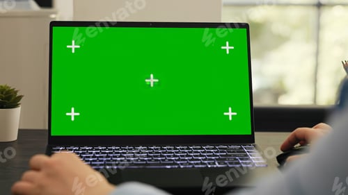 Preview: Female manager works on laptop