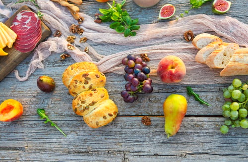 Preview: Food on wooden table