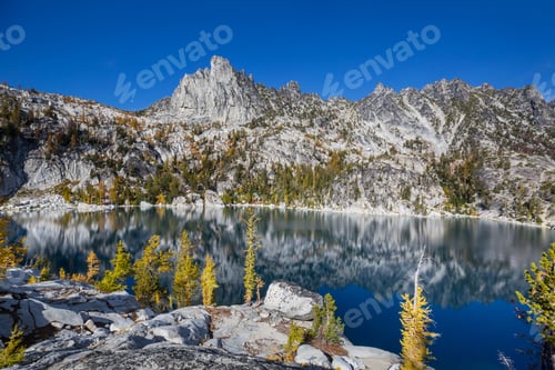 Preview: Alpine lake