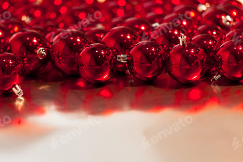 Preview: Red christmas balls