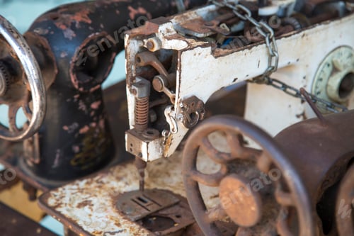 Preview: Old sewing machines