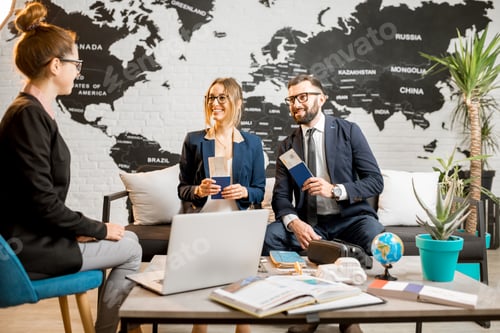 Preview: Businesscouple at the travel agency office