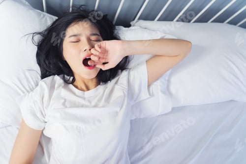 Preview: WOMAN SLEEP WAKE UP