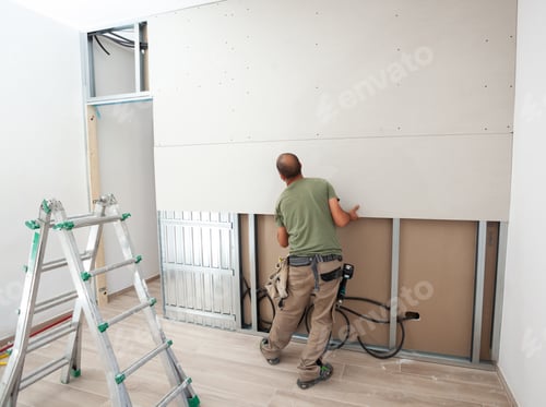 Preview: Worker building plasterboard wall.