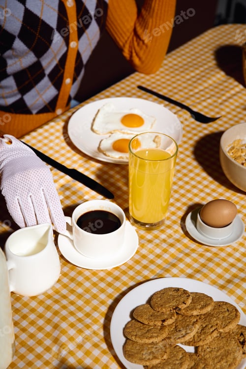 Preview: A Fashionable Breakfast With A View