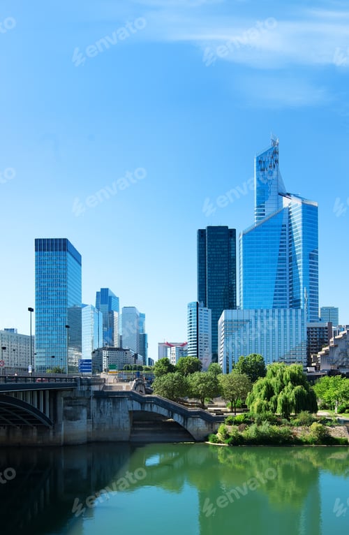 Preview: Paris business district