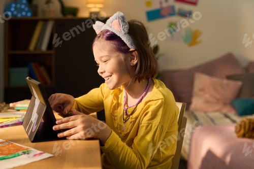 Preview: Girl Child Smiling While Using Digital Tablet for Creative Drawing