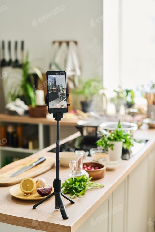 Preview: Smartphone On Tripod In Kitchen