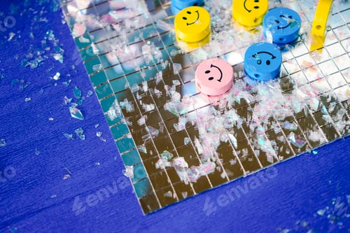 Preview: Conceptual image about happiness in a friends party