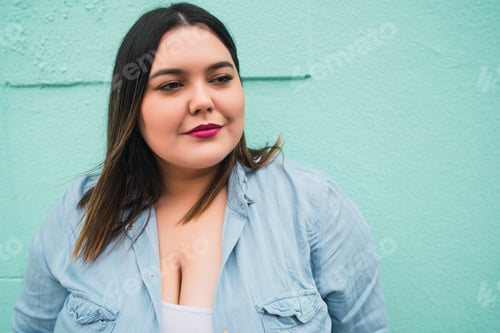 Preview: Portrait of young plus size woman.