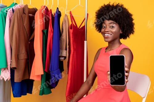 Preview: African American Woman Showing Smartphone Screen Recomending Shopping Application, Studio