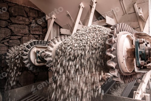 Preview: Sand conveyor machine during work process