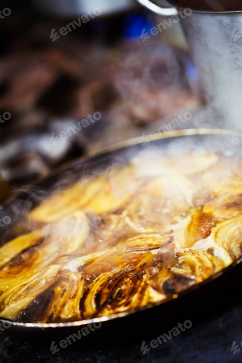 Preview: Close up of a tarte tatin in a frying pan.