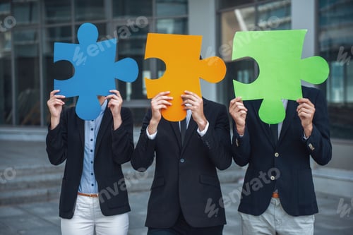 Preview: Business people with puzzles
