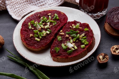 Preview: Vegan sandwiches with beetroot spread, young onion, garlic and walnut.