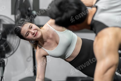 Preview: Asian men and women Have a strong body, good health, love to exercise.