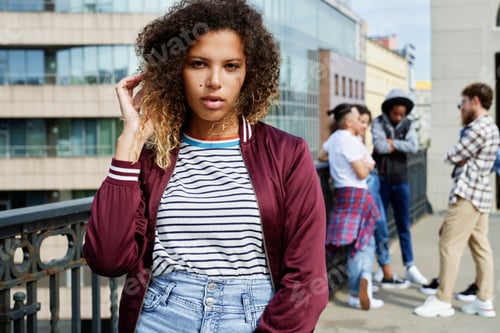 Preview: Stylish Woman in the City with Friends