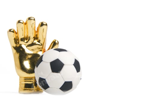 Preview: Golden Glove and ball