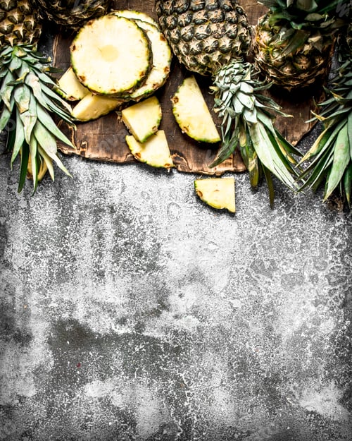 Preview: Ripe pineapples.