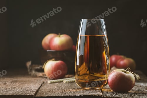 Preview: Glass of fresh apple juice