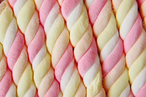 Preview: marshmallow candy in a bowl on blue