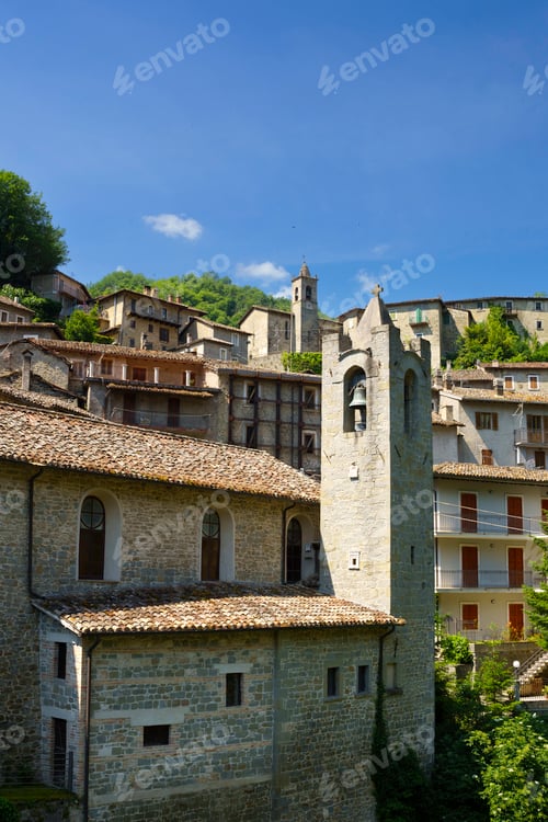 Preview: Old Salaria road near Ascoli Piceno, Marche, Italy: Quintodecimo